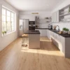 Cocina moderna luminosa con isla centra y piso de cerámica madera Nuance Beige, colección Sylva de Cerámicos Gala
