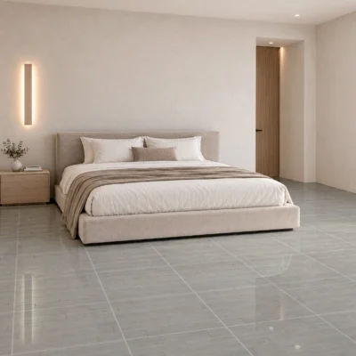 Dormitorio amplio de tonos pasteles, cama beige y piso de cerámica madera Alaska, colección Materia 46x46 de Cerámicos Gala